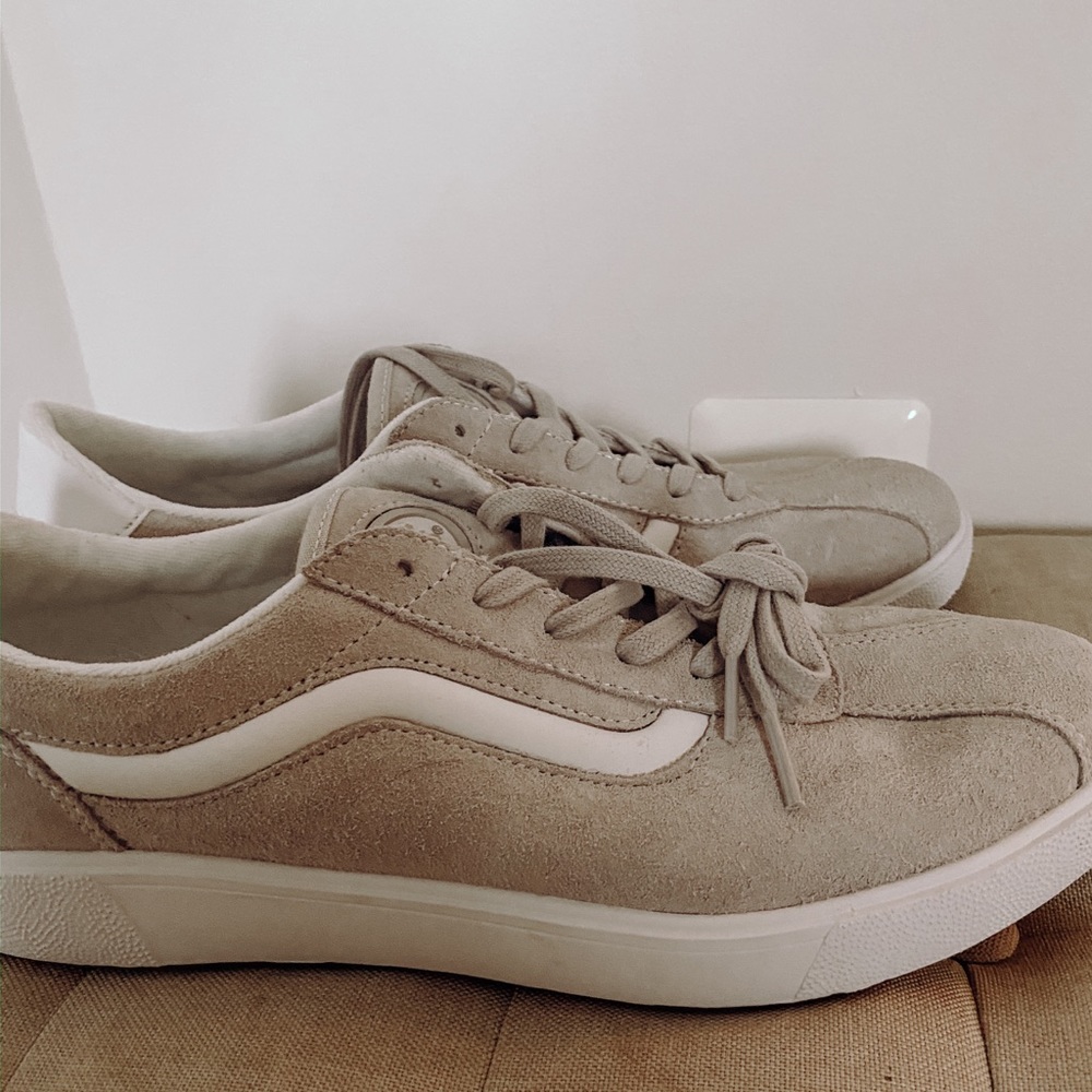 Men’s grey suede vans